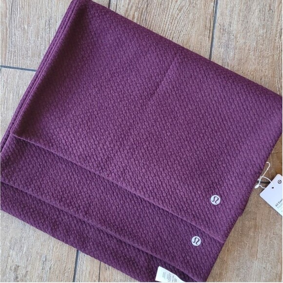 NWT LULULEMON AT EASE SCARF - Picture 4 of 9